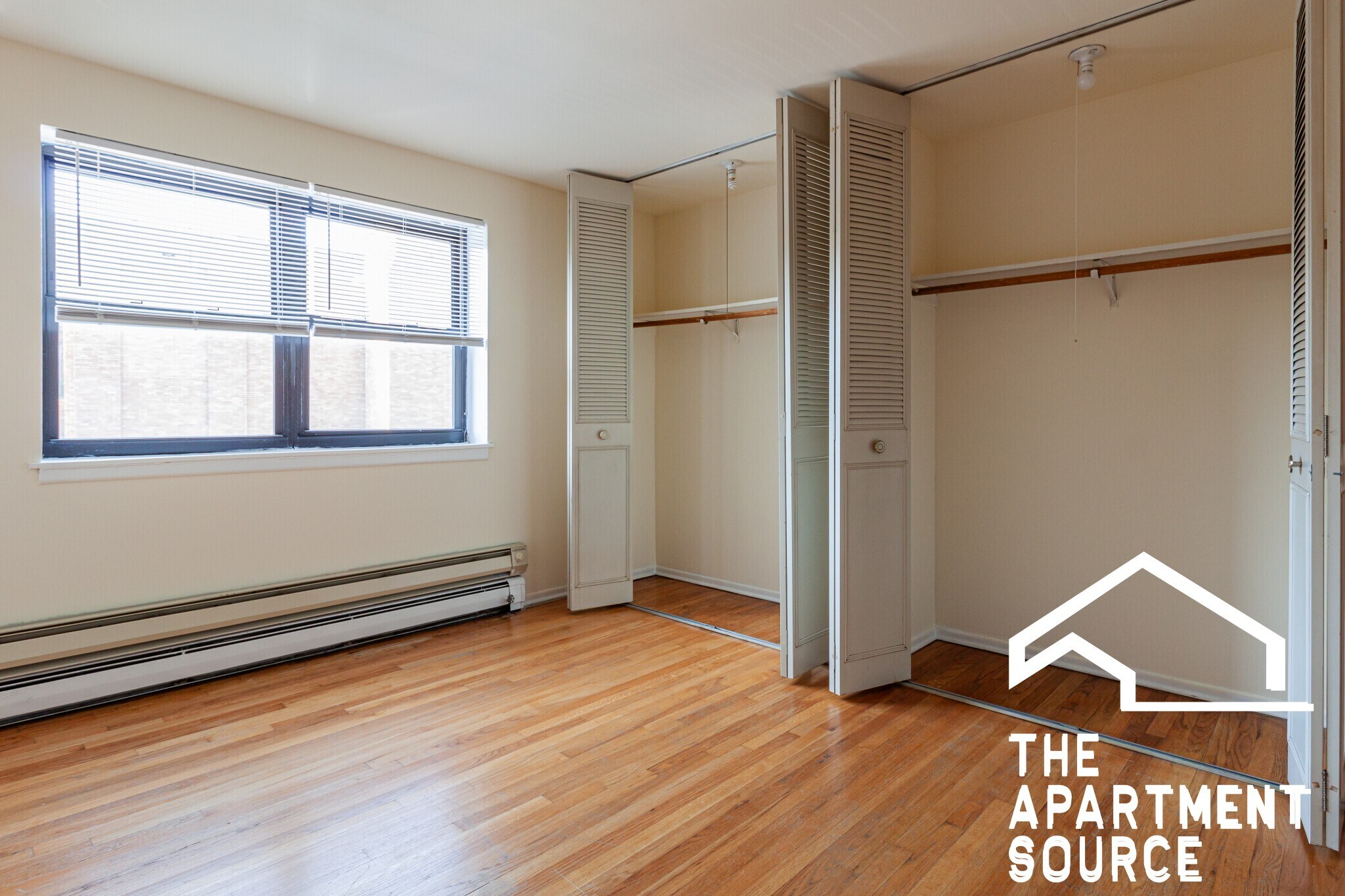 Building Photo - 660 W Wrightwood Ave