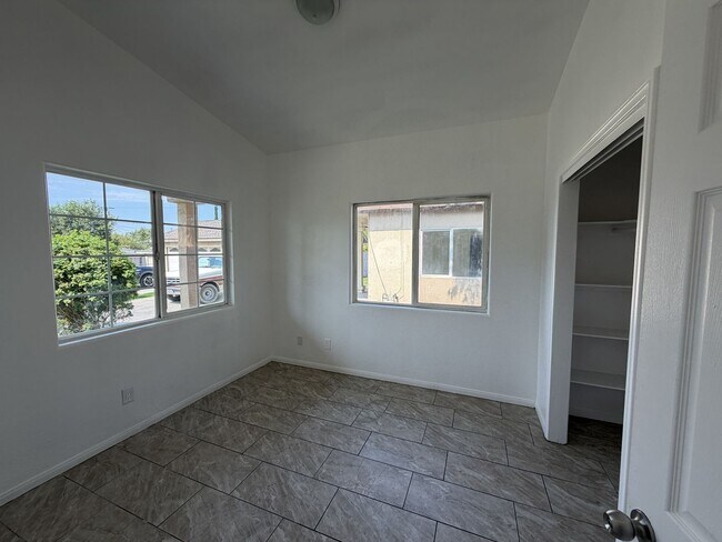 Building Photo - RV T 7216 Yates St Unit A