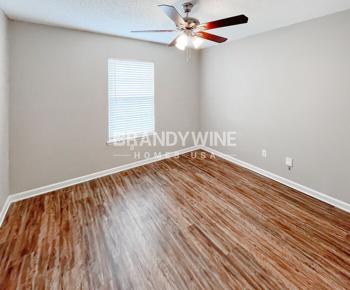 Building Photo - 439 Moby Dick Dr N