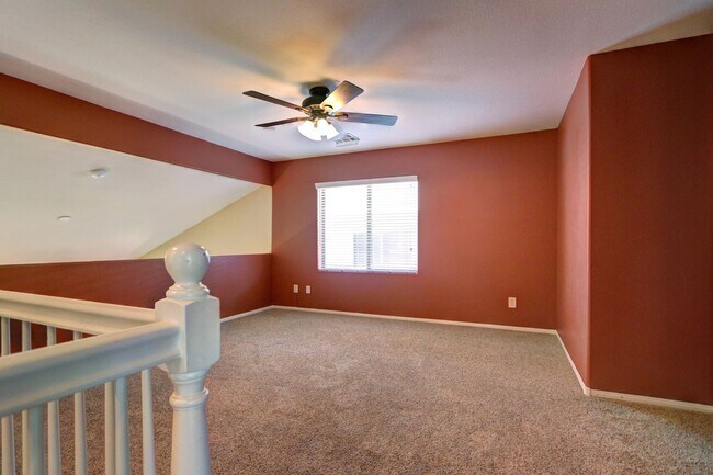 Building Photo - Wonderful 4 Bedroom Home!