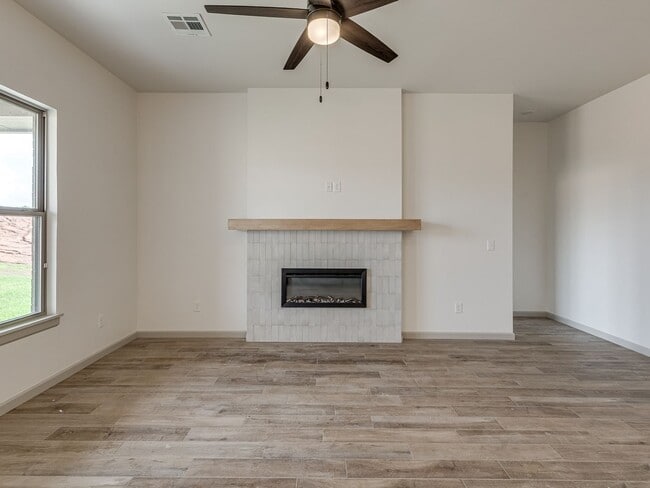 Building Photo - Brand New Home In Noble!