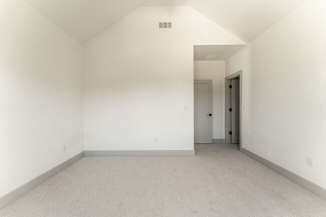 Building Photo - 317 Travis St