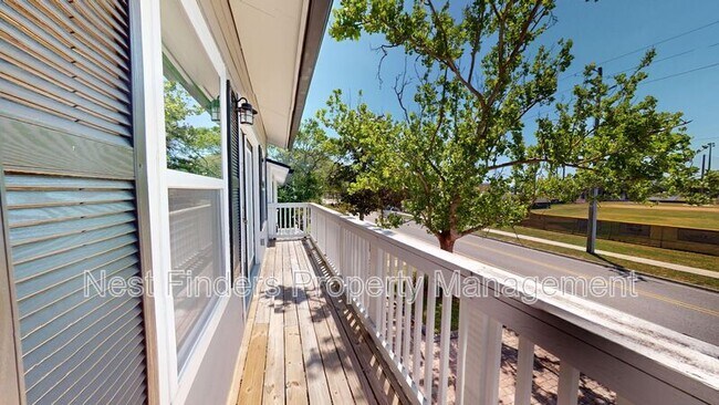 Building Photo - 552 Seagate Ave