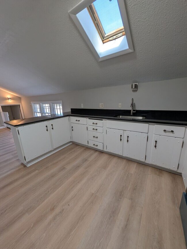 Building Photo - 240 S Main St