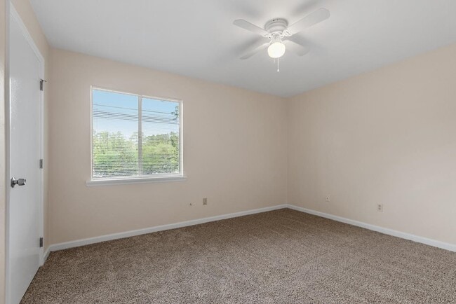 Building Photo - 2188 Claremont Ln