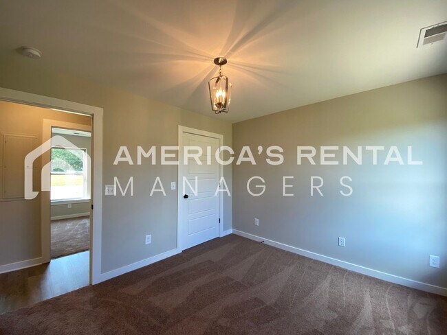 Building Photo - Home for Rent in Talladega, AL!!! AVAILABLE NOW!!!