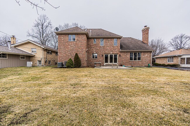 Building Photo - 361 S Elm St