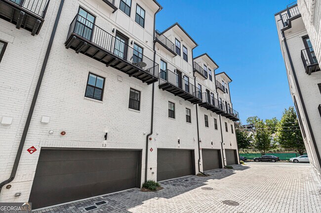 Building Photo - 574 Boulevard Pl NE