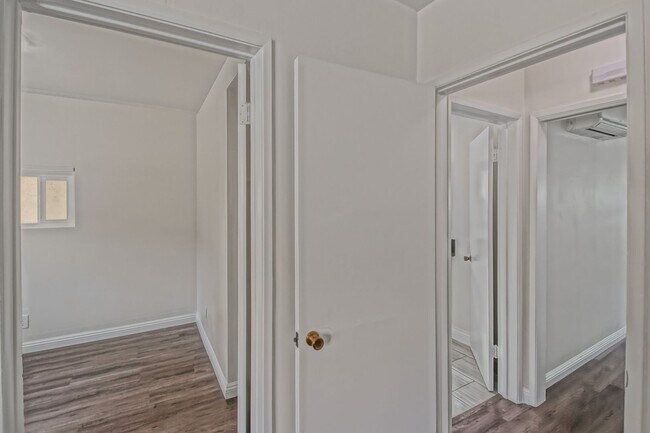 Building Photo - 11864 Manor Dr