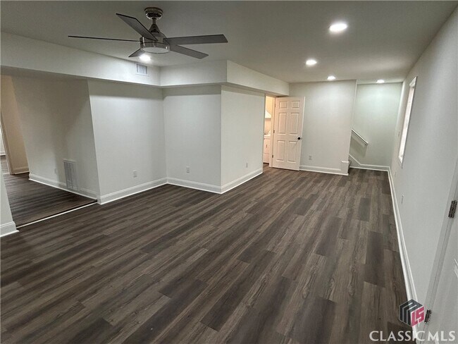 Building Photo - 148 Johnson Dr