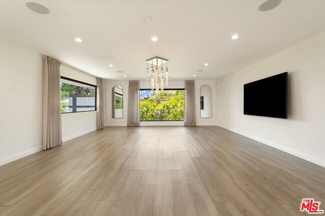 Building Photo - 11700 Woodley Ave