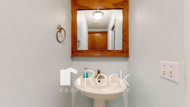Building Photo - Need space? Take a look at this 4 Bedroom/...