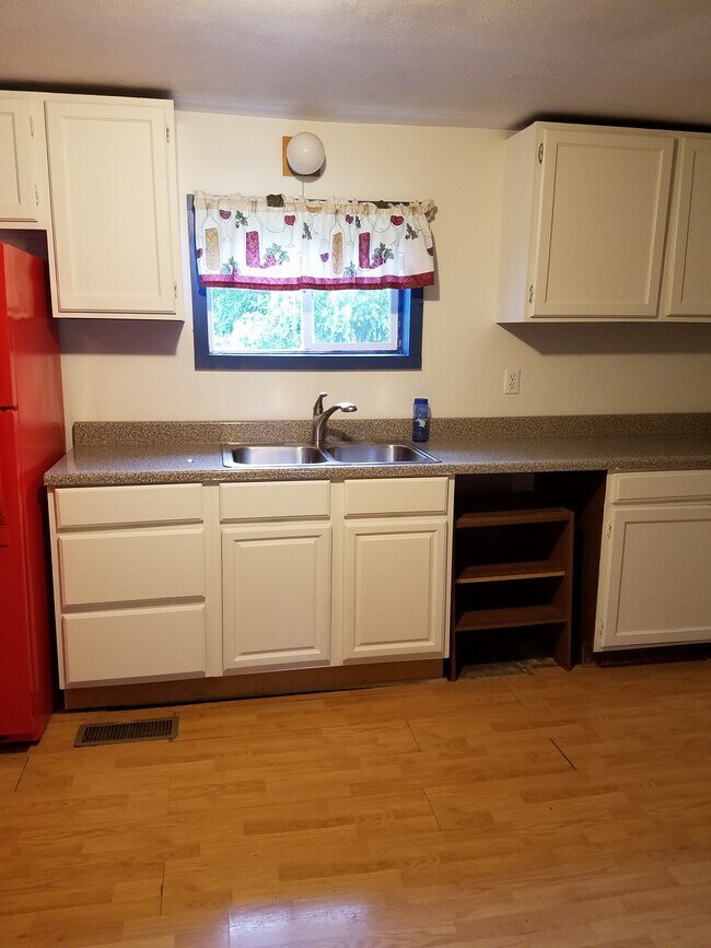 Kitchen, west wall with double basin stainless steel sink.. - 15 Goodrich St