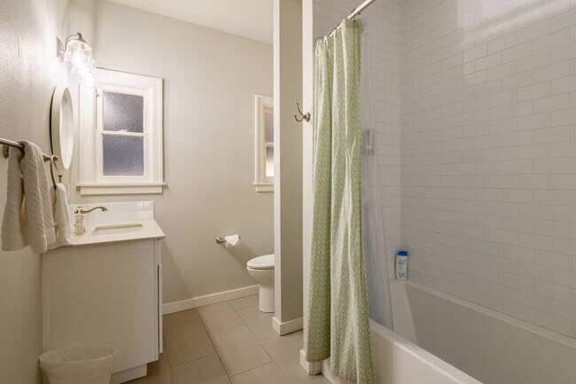 Building Photo - 3046 NE Glisan St