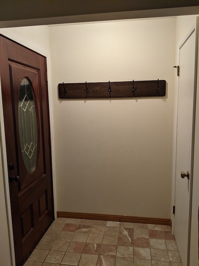 Building Photo - 4 Bedroom, 1.5 Bathroom Beautiful Home - You do not want to miss this one!