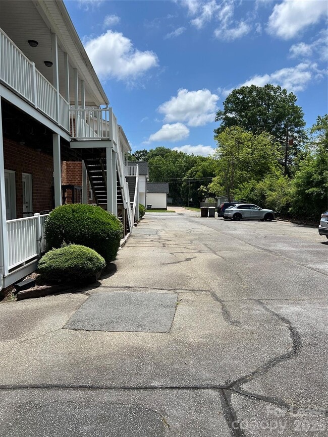 Building Photo - 211 W G St