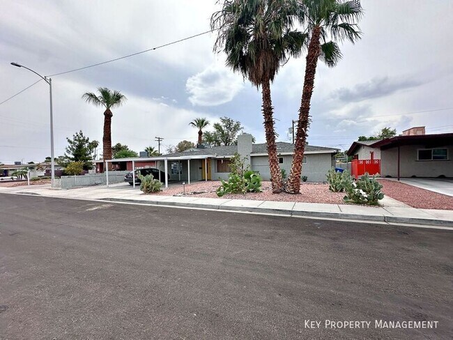 Building Photo - 812 Bracken Ave