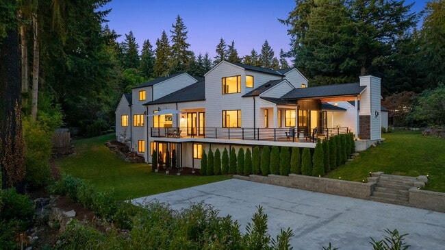Building Photo - 7Bd/6.5Ba Bellevue Home