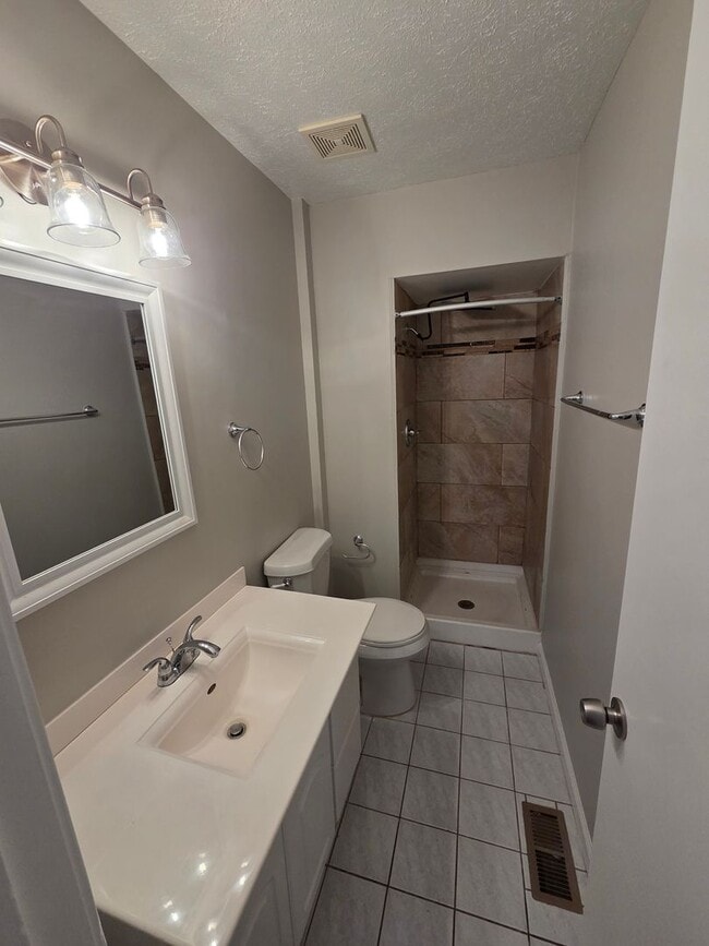 Building Photo - 4 bed 2.5 bath with a 2 car garage and fenced backyard