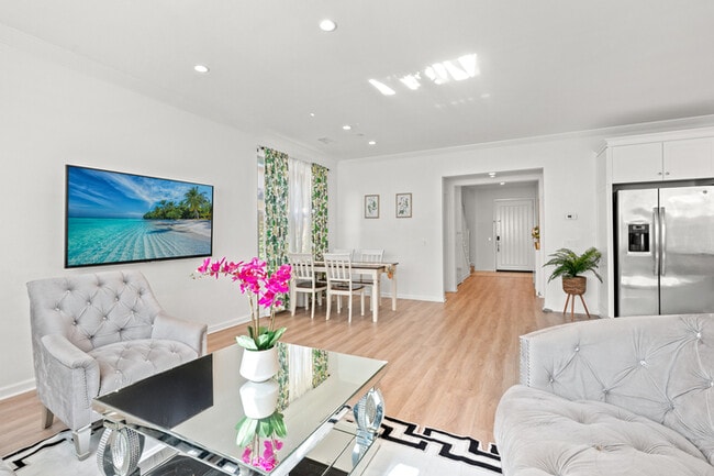 Building Photo - 110 Sugar Cane