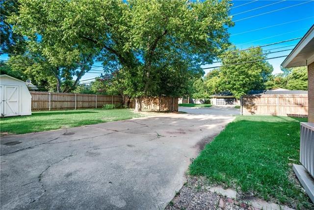 Building Photo - 1601 Larkspur Dr