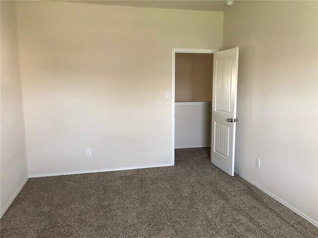 Building Photo - 18713 Falcon Pointe Blvd