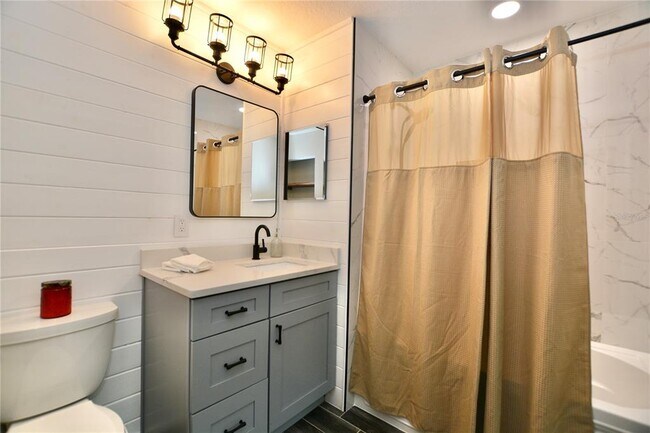 Building Photo - 895 Normandy Trace Rd