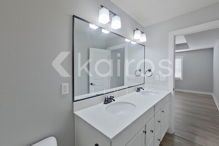 Building Photo - 6928 Holly Ct