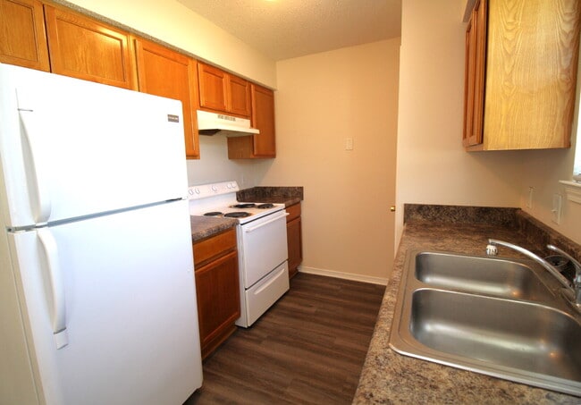 Building Photo - 3 Bedroom Home Near Blue Angel Pkwy – Spac...