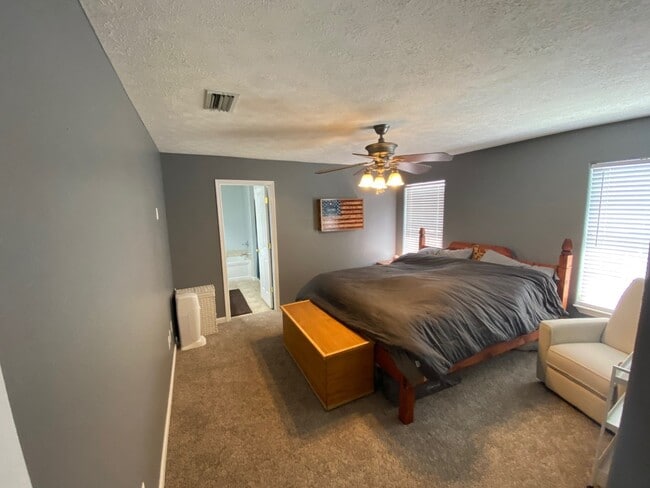 Building Photo - 5413 Nicole Blvd