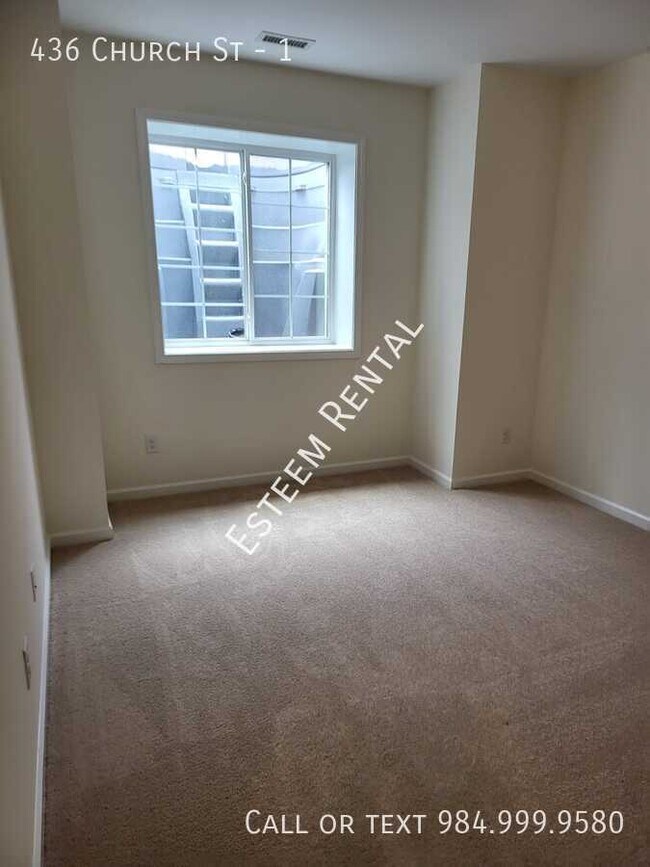 Building Photo - 436 Church St