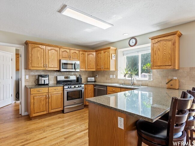 Building Photo - 3-bedroom, 2.5-bathroom home