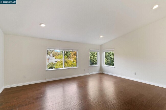 Building Photo - 732 Antiquity Dr