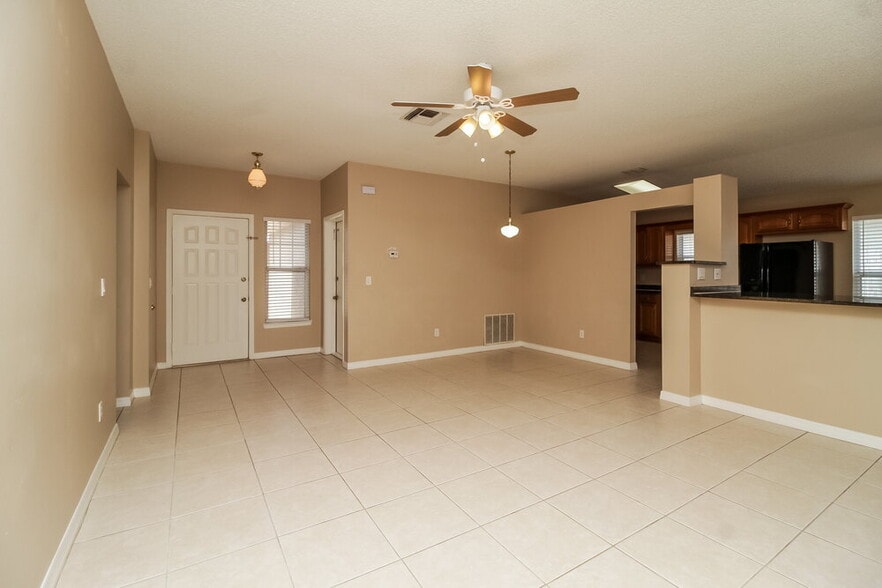 Building Photo - 332 Cello Cir
