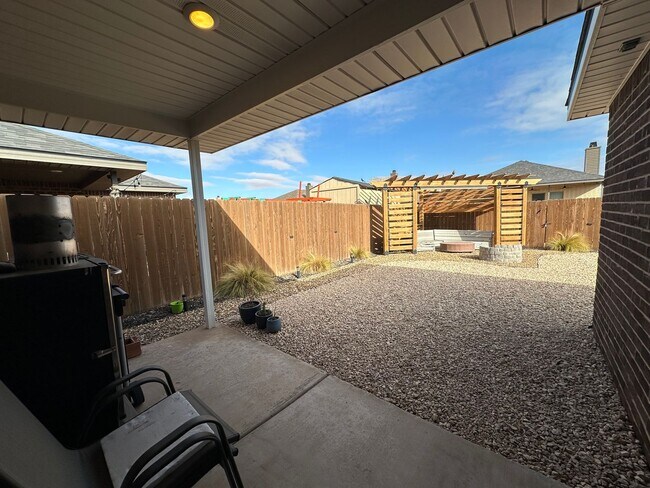 Building Photo - 3/2 located in Upland Crossing, Available December!