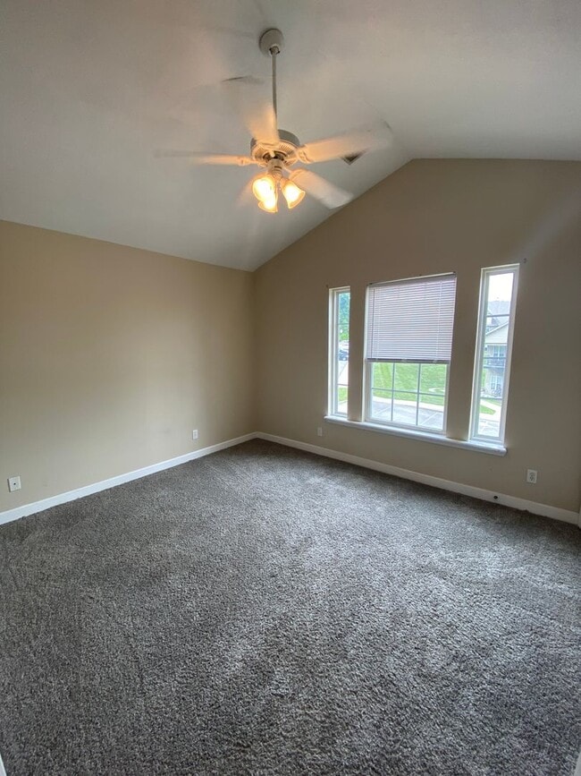 Building Photo - 2 bedroom/ 2 bath Woods of St Andrews condo available for rent in 40214 -  $1,200/month