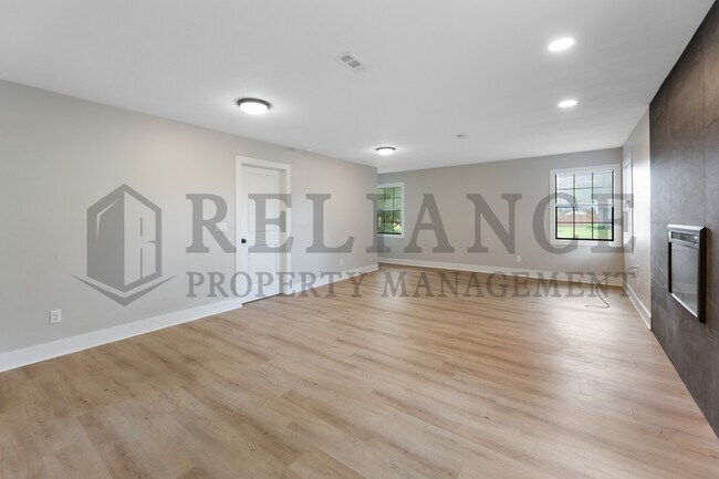 Building Photo - 3236 S Handley St