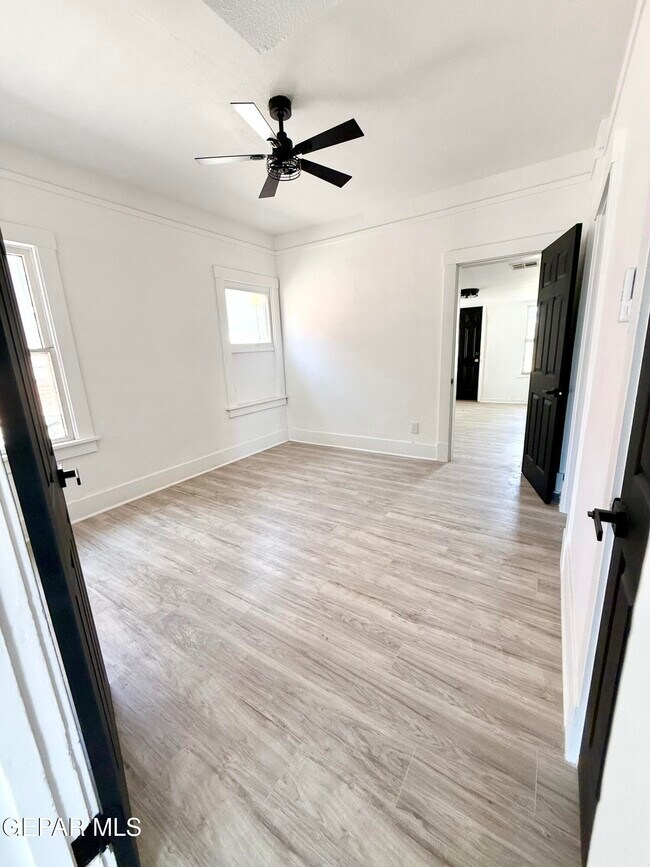 Building Photo - 3203 Frankfort Ave