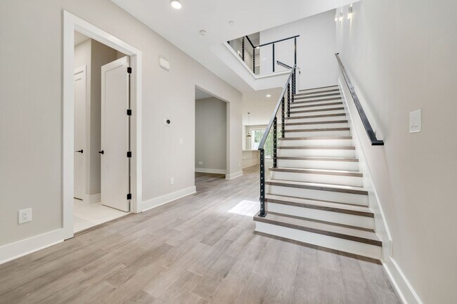Primary Photo - Absolutely STUNNING 3 Bed/ 4 Bath Townhous...