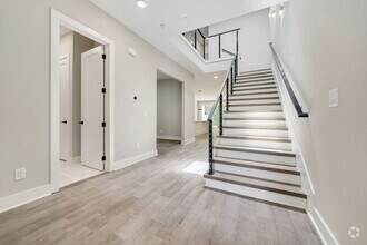 Building Photo - Absolutely STUNNING 3 Bed/ 4 Bath Townhous...