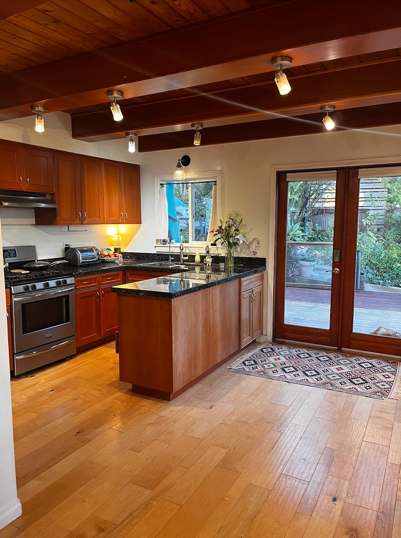 Kitchen - 1212 Fernwood Pacific Dr