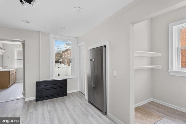 Building Photo - 12 6th Ave