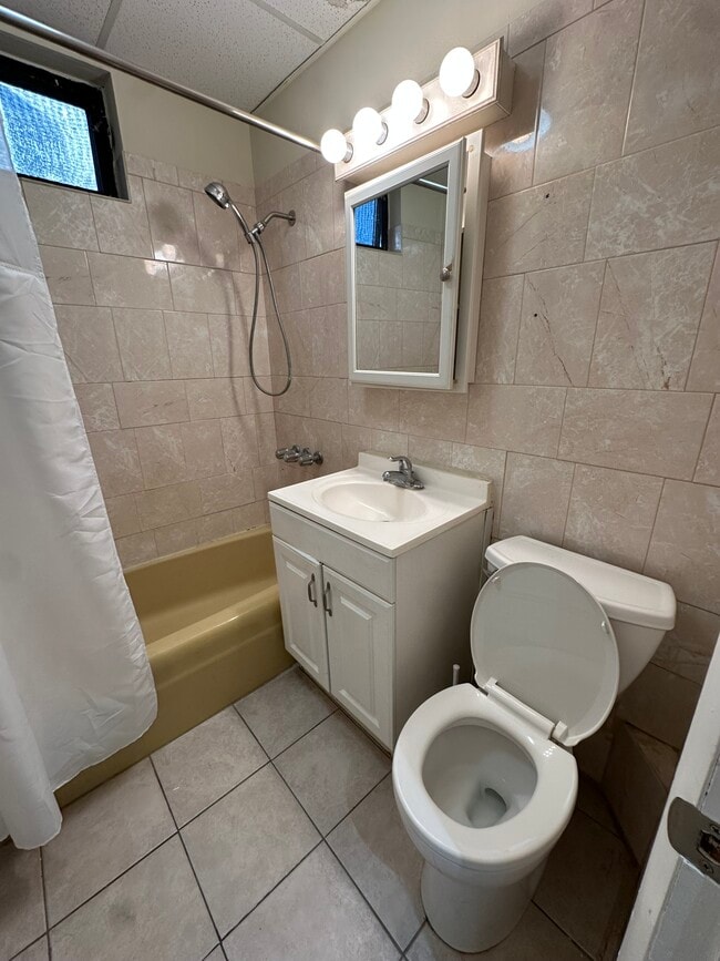 Building Photo - 818 22nd St