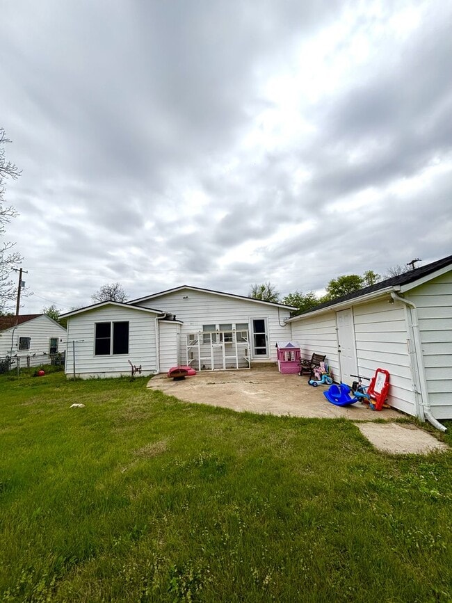 Building Photo - Updated 3-bedroom house with HUGE YARD!!