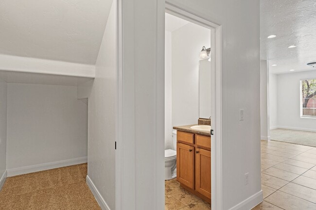 Building Photo - 3 bedroom, 2.5 bathroom St. George Home