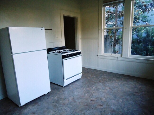 Building Photo - 429 Monterey St