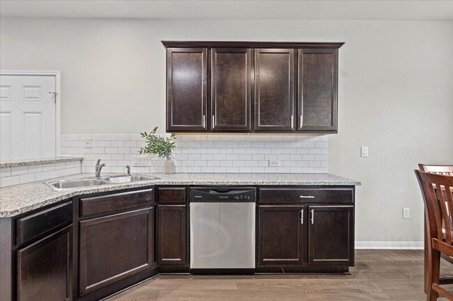 Building Photo - 516 E Slaughter Ln