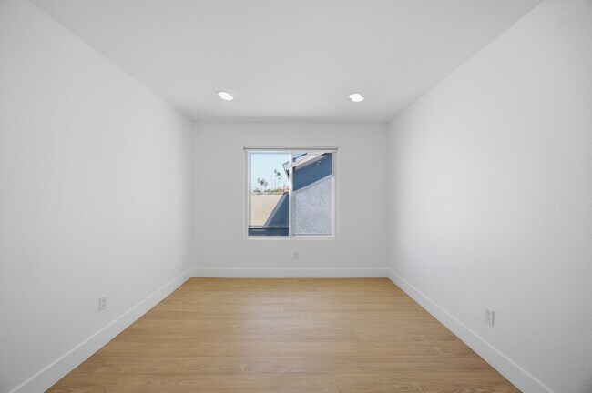 Building Photo - 1040 Gardena