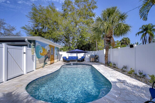 Building Photo - 1922 55th St S