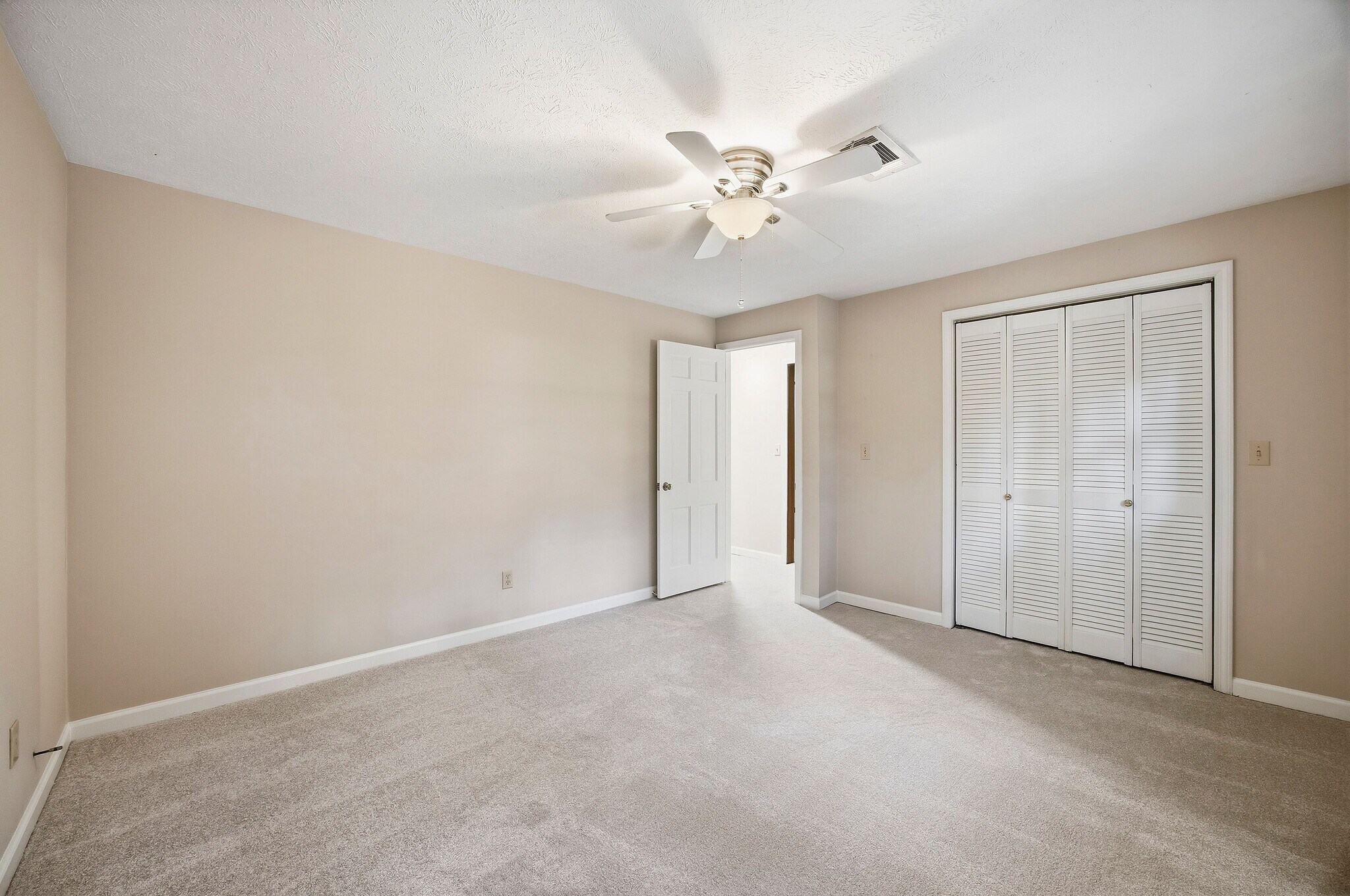 Building Photo - 943 Ferncliff Rd NE